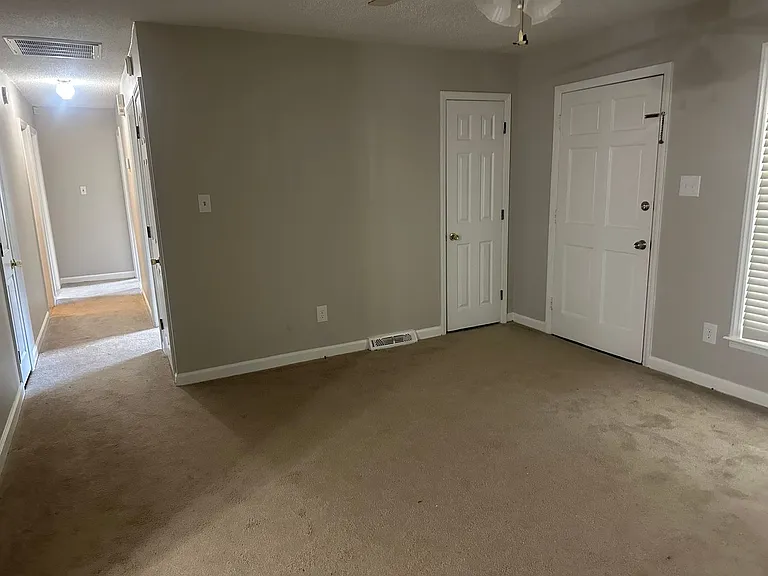413 Milburn Ct — Photo 9