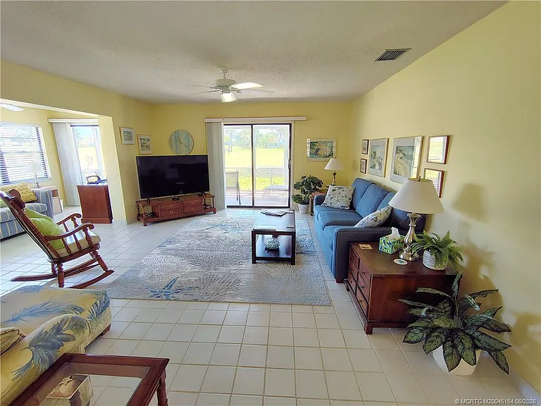 SE Sea Island Way — Photo 15