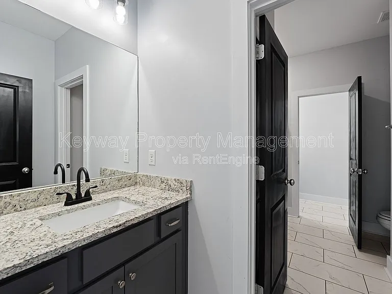 2217 Laurens St — Photo 22