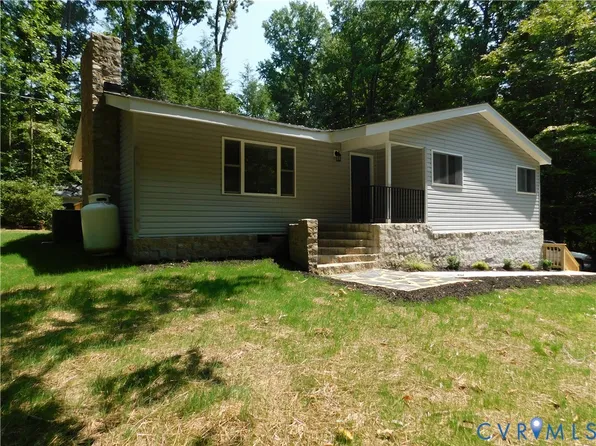 5322 Adams Rd, Quinton, VA 23141
