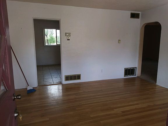 5th image of 1343 Dartmouth Dr NE