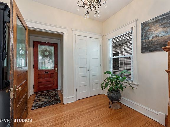 3rd image of 1756 W Granville Ave