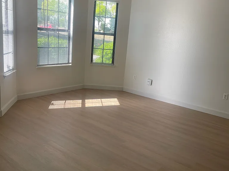 802 Military E — Photo 3