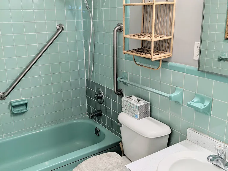 319 Walsh Rd #B — Photo 16