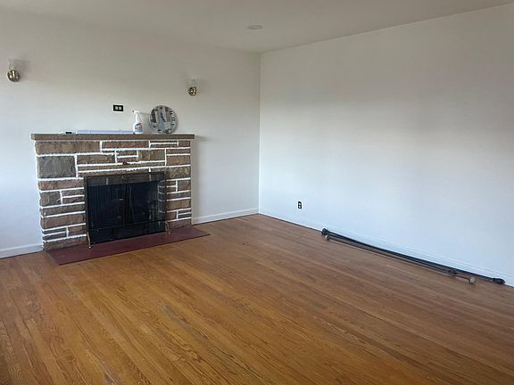 4th image of 177 Plauderville Ave #1