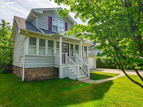 3rd image of 1177 Iroquois Ave