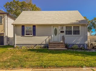 193 Old Rd, Sewaren, NJ 07077