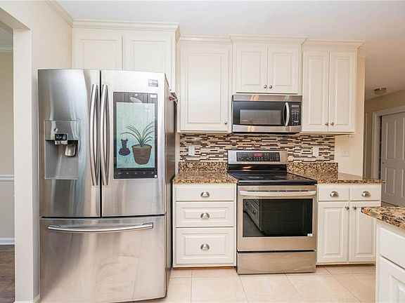 5th image of 615 Cheeseman Ct