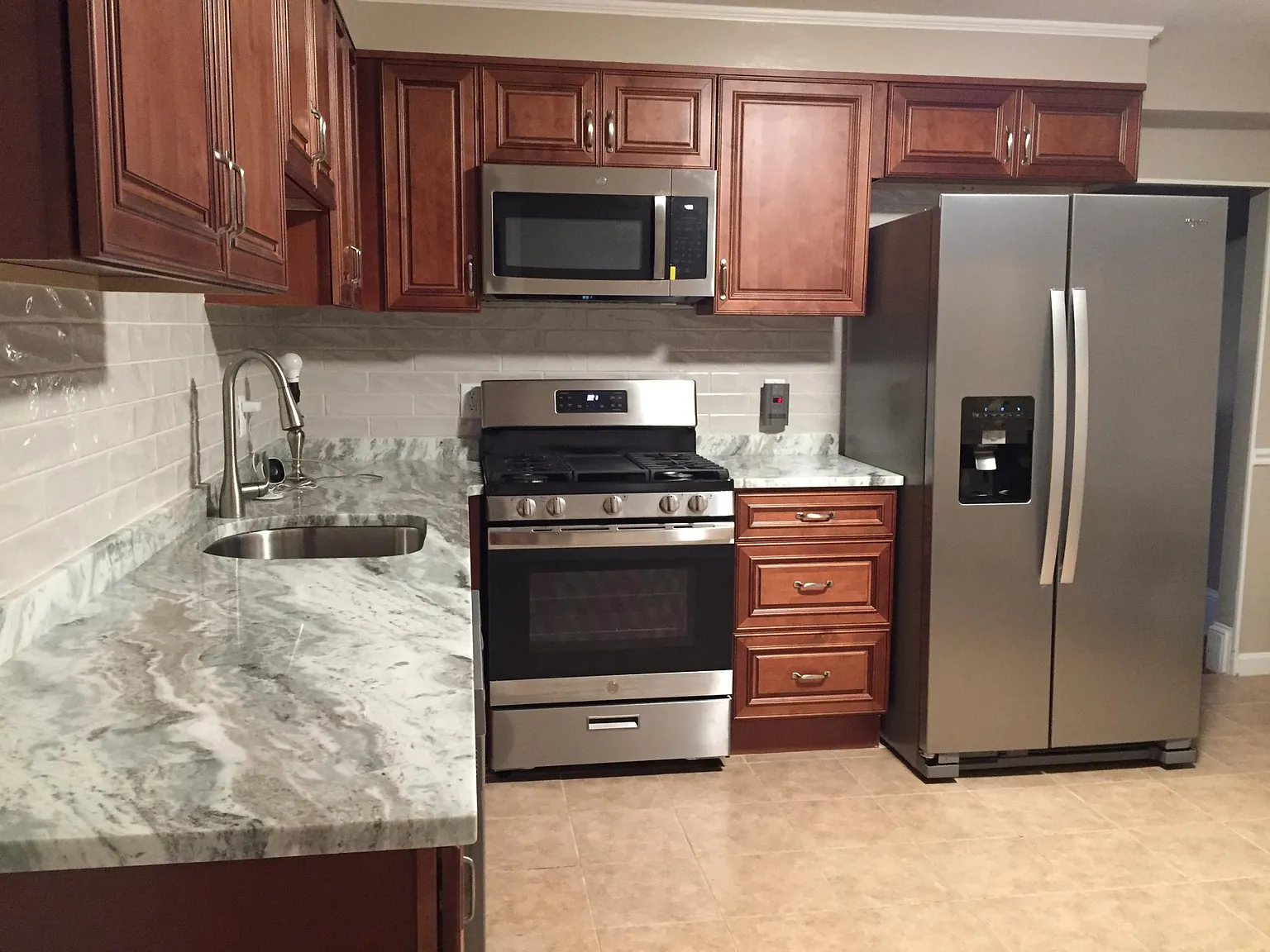 3 bed, 1300 sqft, $3,100 — Photo 2