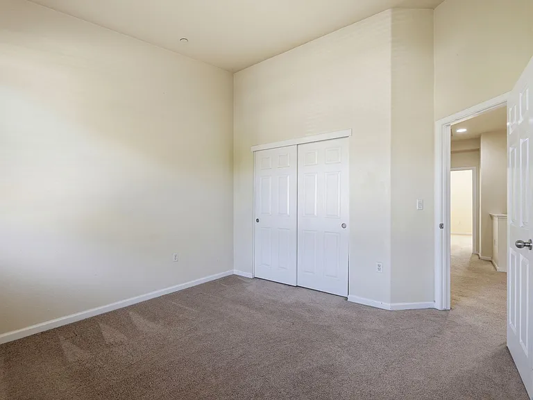 425 Regatta Ln #103-00 — Photo 24