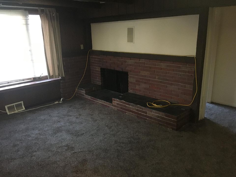1st image of 902 W Dawes Ave