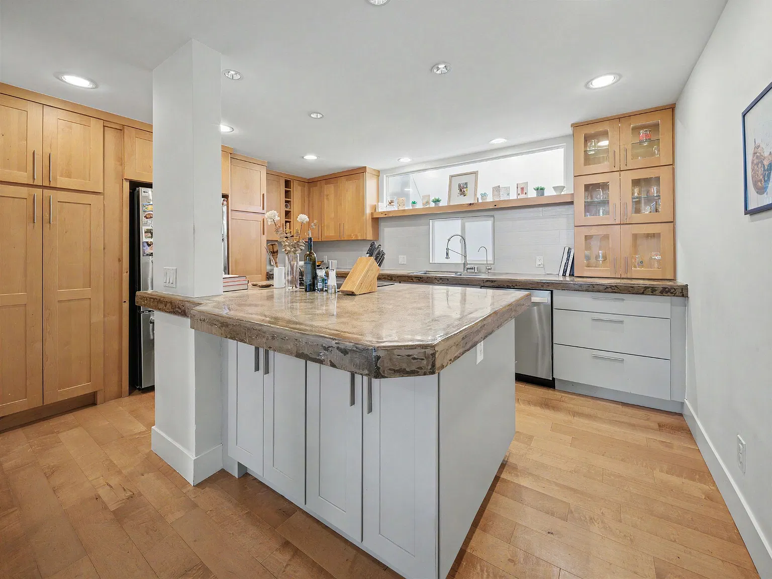 2 bed, 2.5 bath, 1597 sqft, $7,800 — Photo 2
