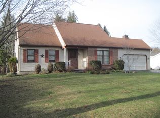 28 Mapleton Dr, North Chili, NY 14514