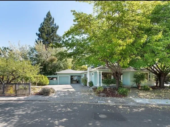 2012 N Slater St, Santa Rosa, CA 95404