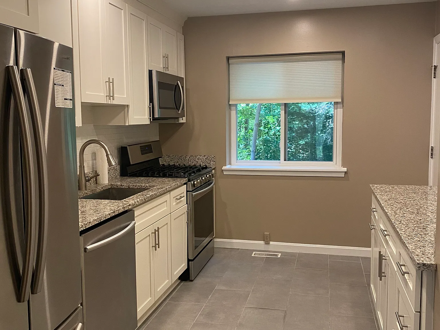2 bed, 877 sqft, $2,600 — Photo 3