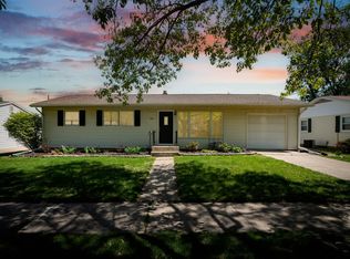 818 Parmon Rd, Bloomington, IL 61701