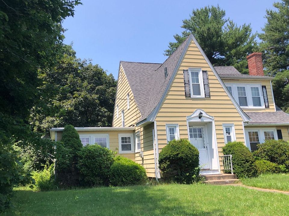 12 Johnson St, North Grosvenordale, CT 06255 Zillow