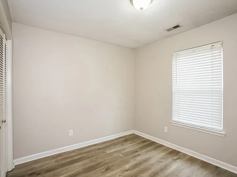 1358 Evergreen Dr — Photo 12