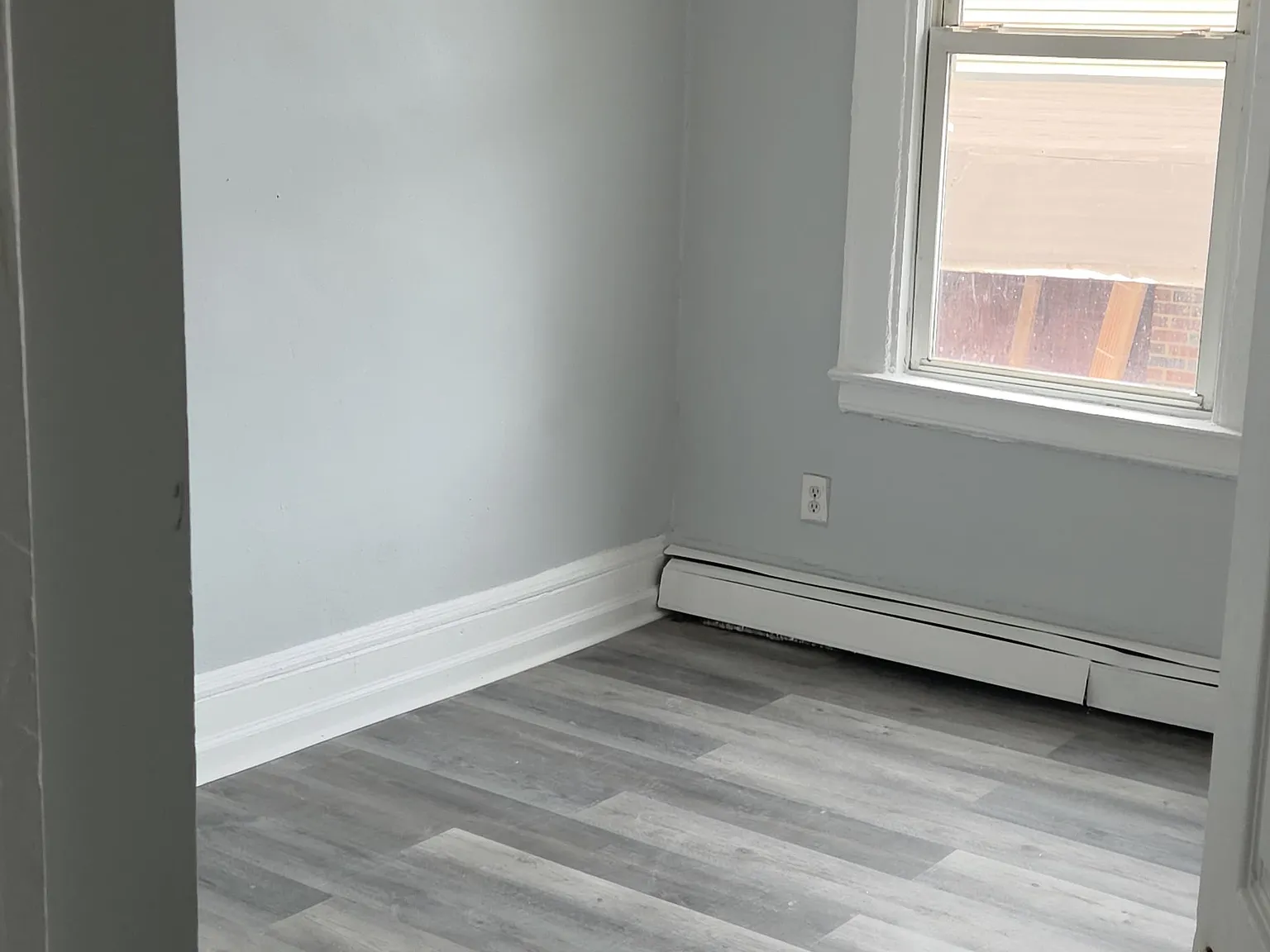 3 bed, 1200 sqft, $1,990 — Photo 2