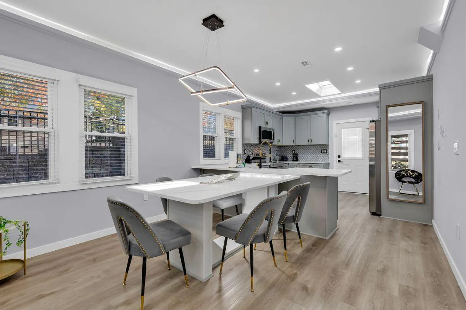 3 bed, 2.0 bath, 1194 sqft, $4,699 — Photo 4