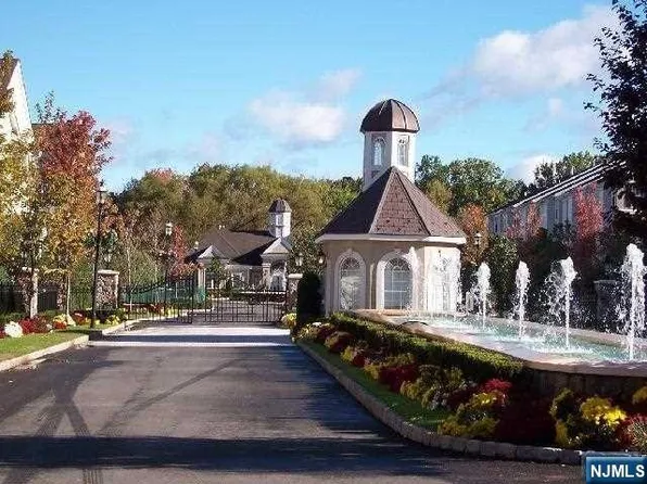 18 Carrington Pl, Clifton, NJ 07013