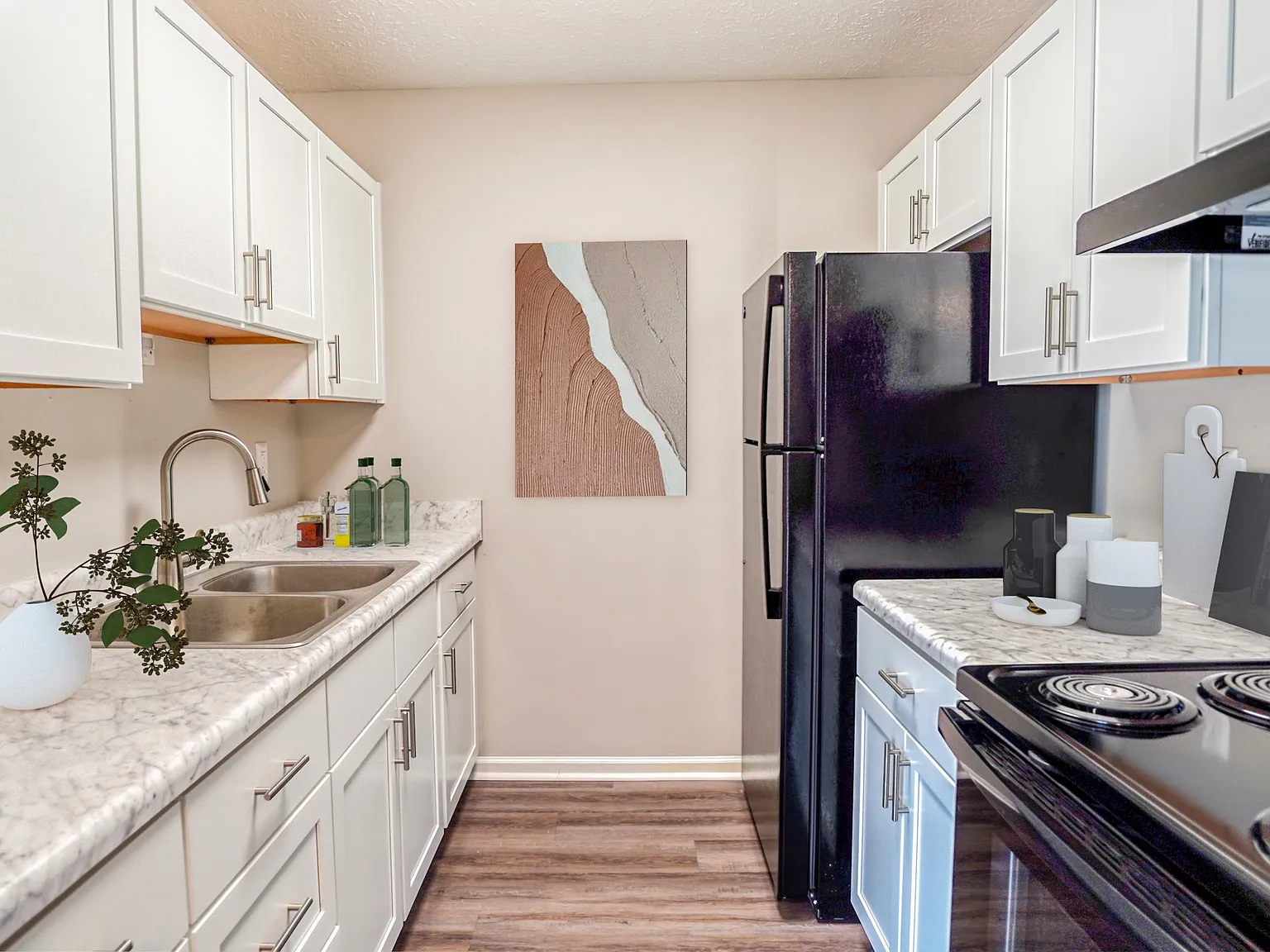 Green Valley Apartments — Photo 3