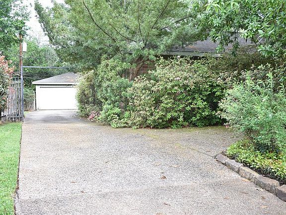 3rd image of 1903 Briarpark Dr