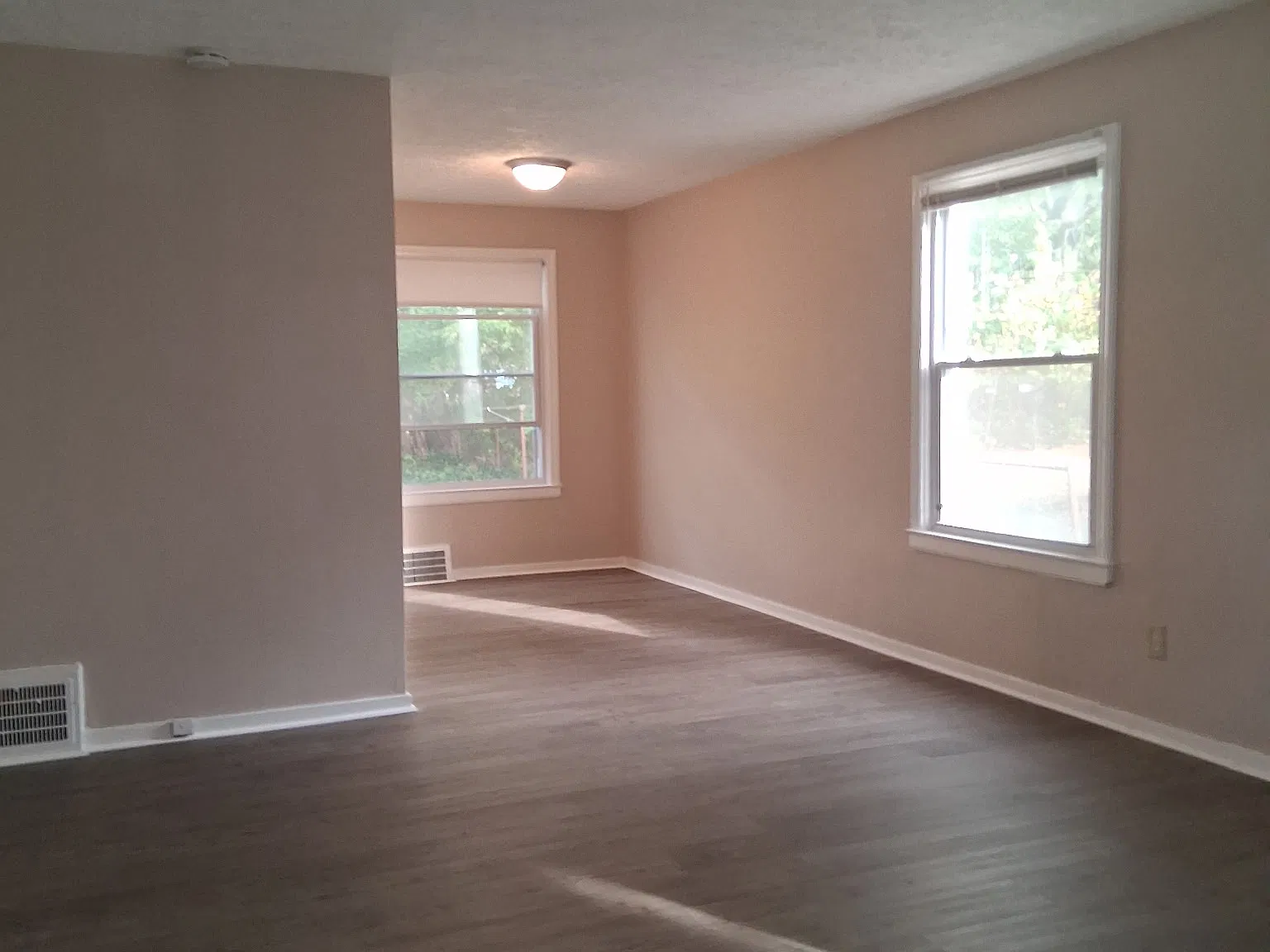 2 bed, 900 sqft, $1,100 — Photo 3