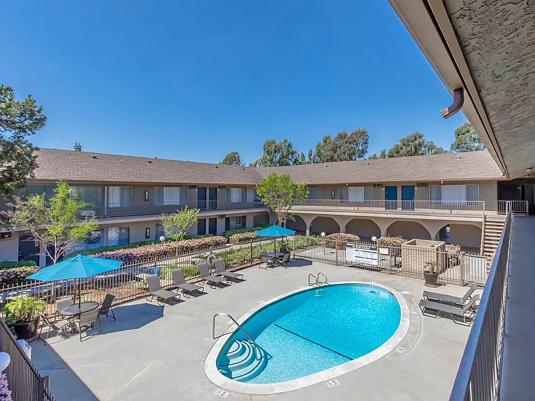 Buena La Vista Apartment Homes — Photo 19