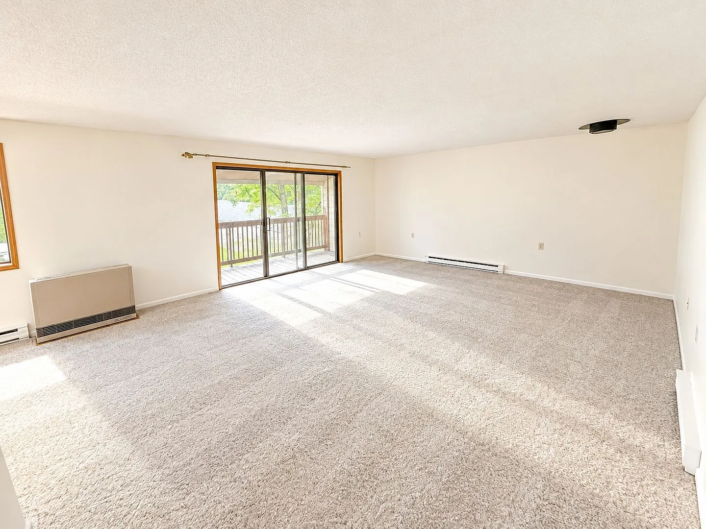 Spacious 2-Bedroom Condo in South Burlington — Photo 1