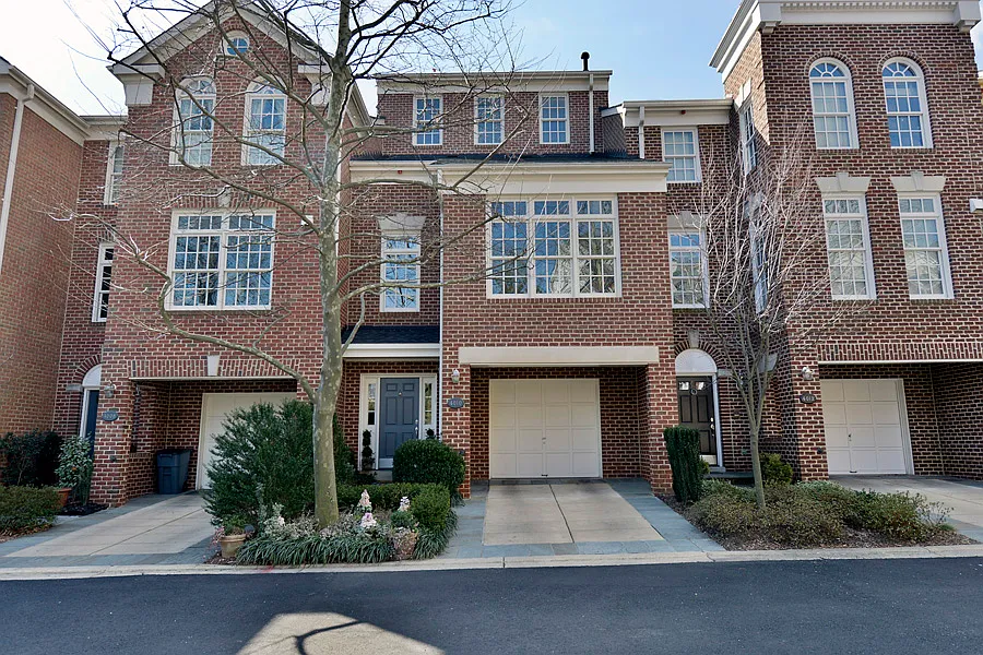 4010 Mansion Dr NW photo 1
