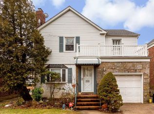 75-30 192nd St, Fresh Meadows, NY 11366