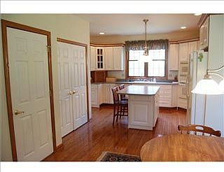 4th image of 91 Laurel Dr