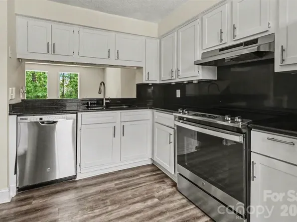 7609 Holly Grove Ct, Charlotte, NC 28227