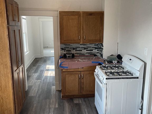 5th image of 402 & 402-1/2 William St