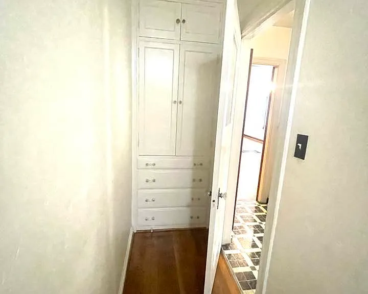 410 W Walnut St — Photo 17