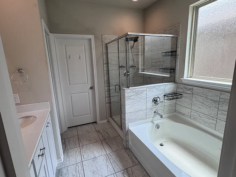 Main ensuite bathroom