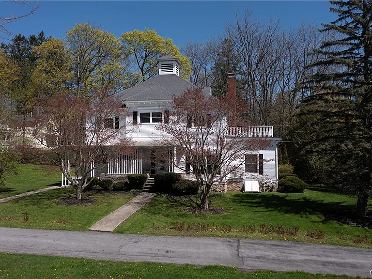 40 Lakeview Cir #1 — Photo 3