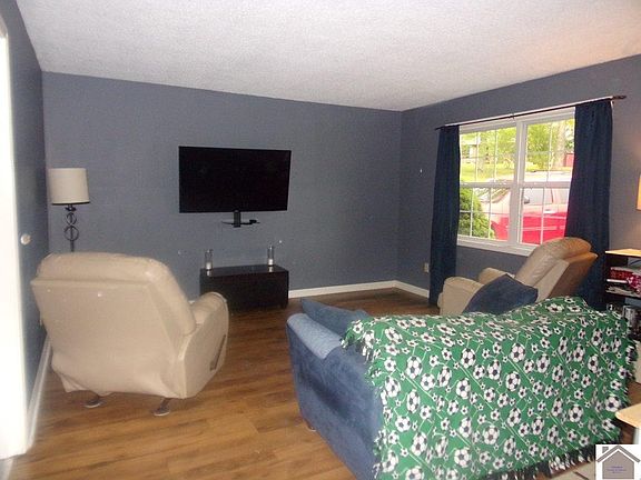 5th image of 430 Hillview Dr