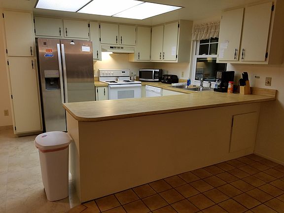 4th image of 930 SE 23rd Pl