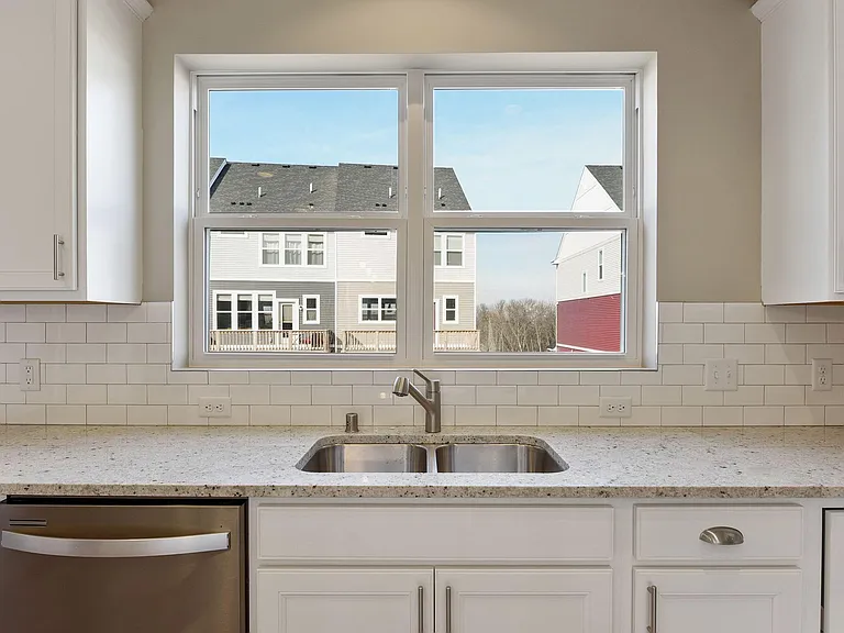 5182 Hampton St NE — Photo 16