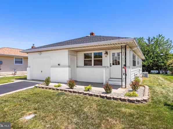75 Pirogue St, Toms River, NJ 08757