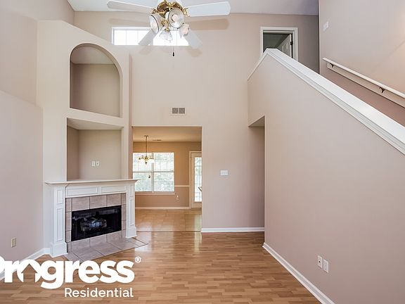 3rd image of 9820 Dogwood Ct E