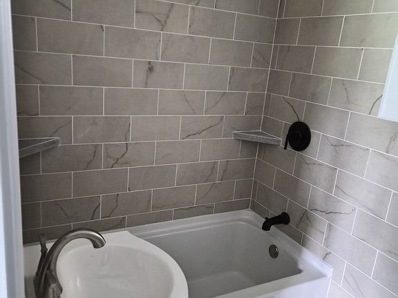 5th image of 3294 Charles St