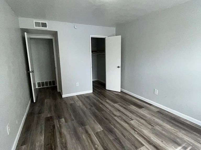 4770 Kings Dr #G — Photo 10