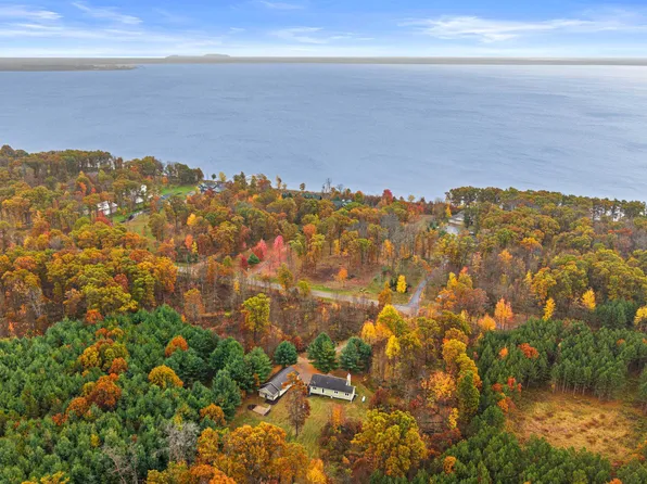 W5198 Southview Dr, Necedah, WI 54646