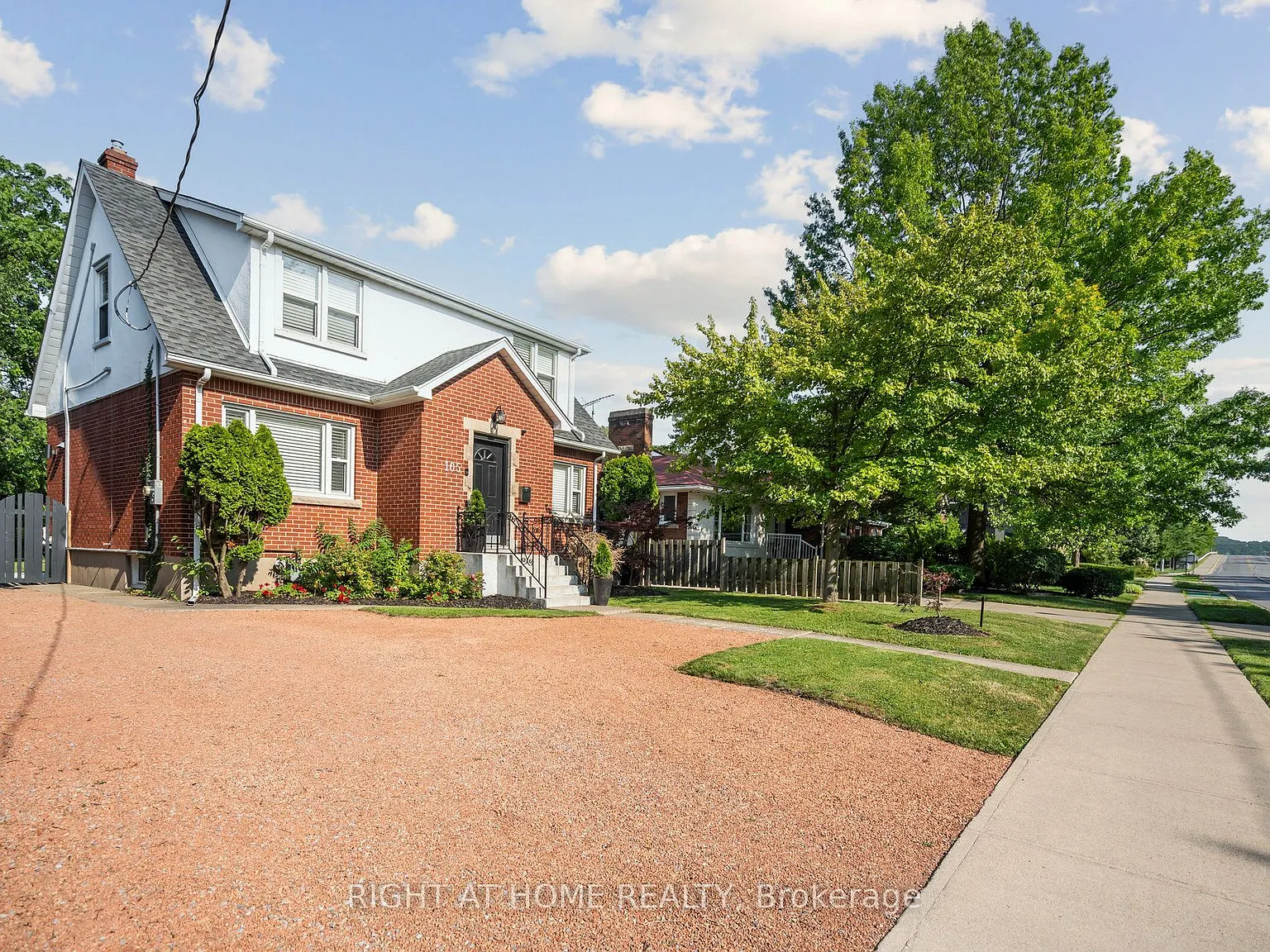 2 bed, $2,585 — Photo 1