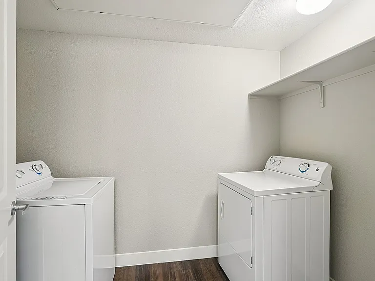 1 Bedroom Laundry Room