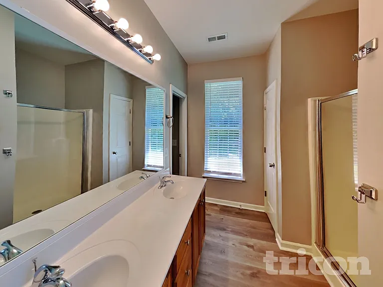 1582 Weatherend Dr — Photo 10