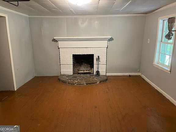 5th image of 1930 Pleasant Valley Rd